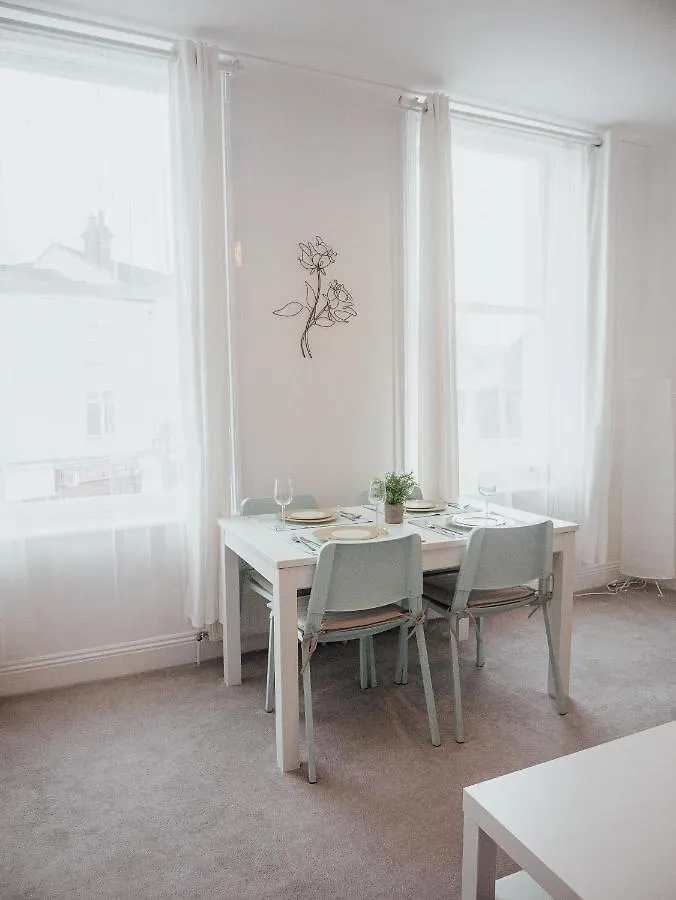 Immaculate Luxury Apartment 700 Mtrs From The Beach Bournemouth United Kingdom
