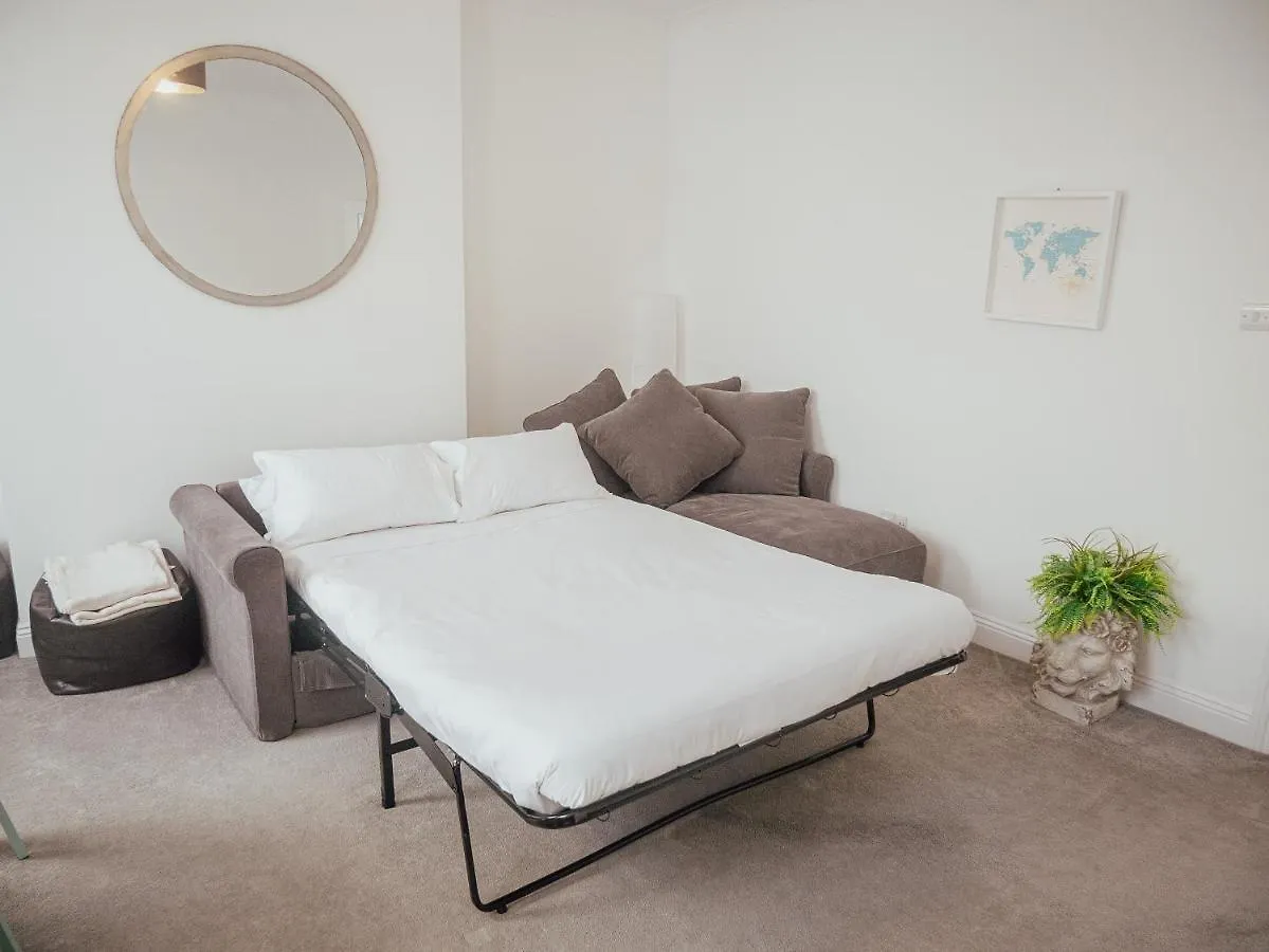 Immaculate Luxury Apartment 700 Mtrs From The Beach Bournemouth