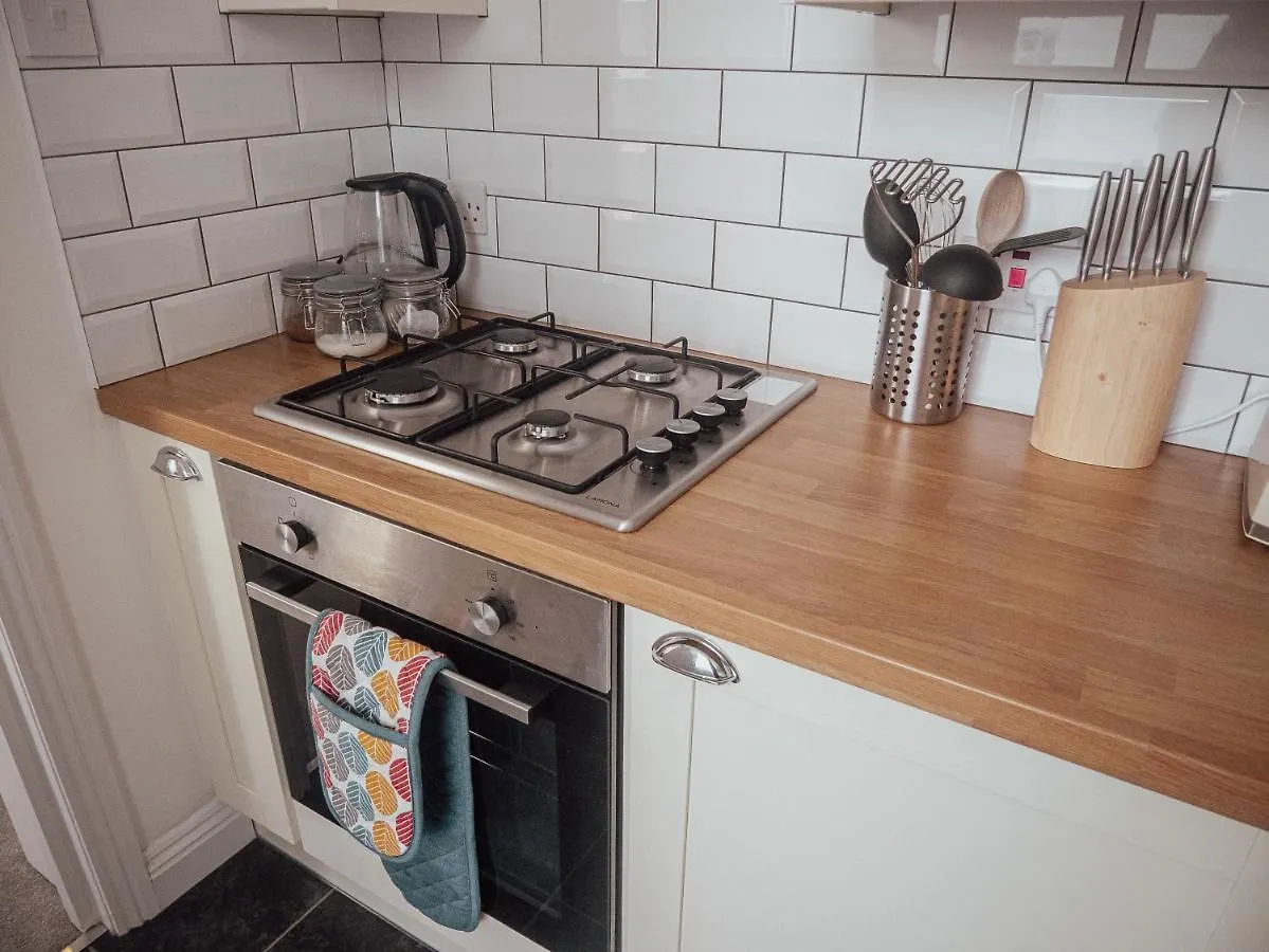 Immaculate Luxury Apartment 700 Mtrs From The Beach Bournemouth